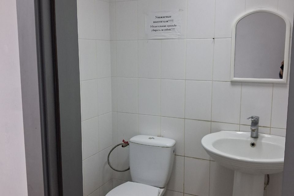 Сдаётся торговое помещение, 100 м²