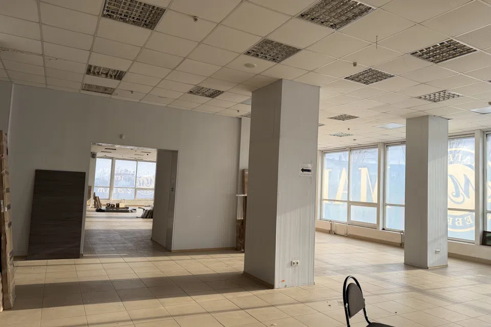 Сдаётся торговое помещение, 1000 м²