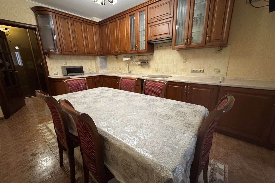 Сдаётся 2-комнатная квартира, 74 м²