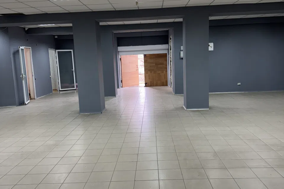 Сдаётся торговое помещение, 657 м²