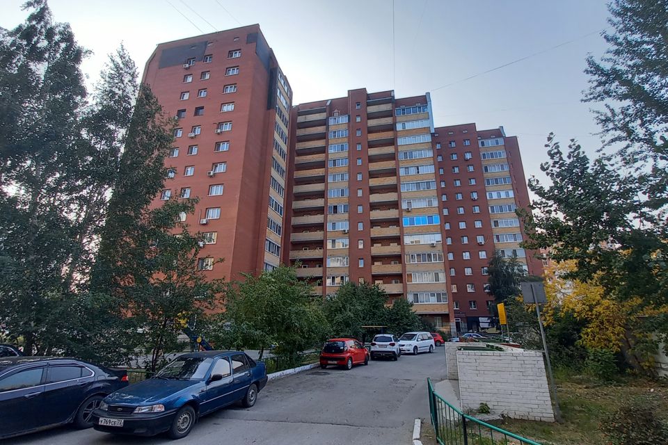 Сдаётся 3-комнатная квартира, 107.6 м²
