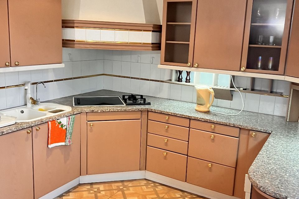 Сдаётся 3-комнатная квартира, 106.9 м²