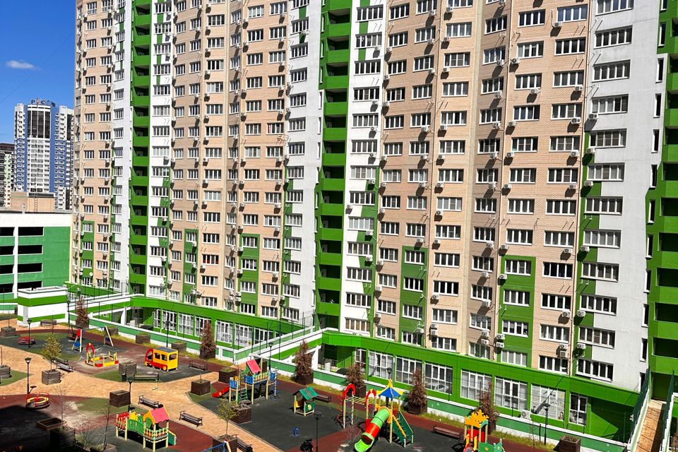 Сдаётся 2-комнатная квартира, 75 м²