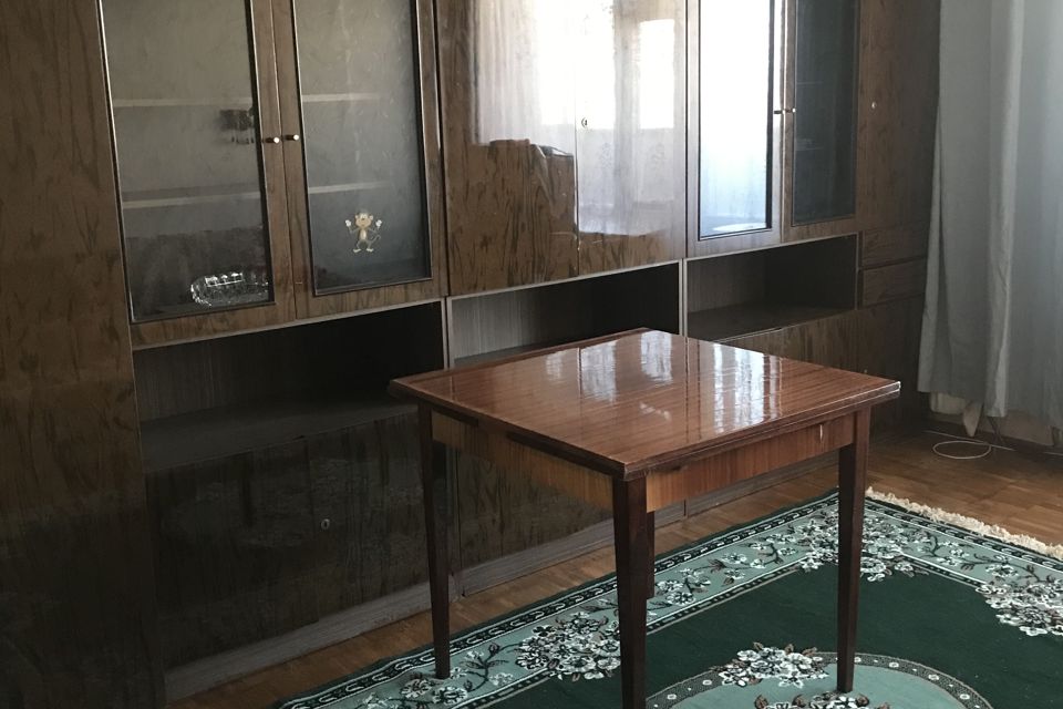 Сдаётся 1-комнатная квартира, 346 м²