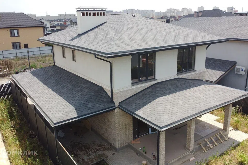 Проект дома Новация 225-1 из материала Кирпич площадью
147 м²,
4 спальни,
2 этажа