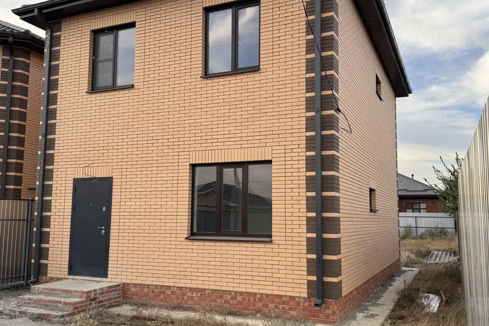 Проект дома COMFORT 002 из материала Кирпич площадью
109,8 м²,
4 спальни,
2 этажа