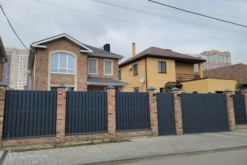 Проект дома Новация 228 из материала Кирпич площадью
148 м²,
4 спальни,
2 этажа