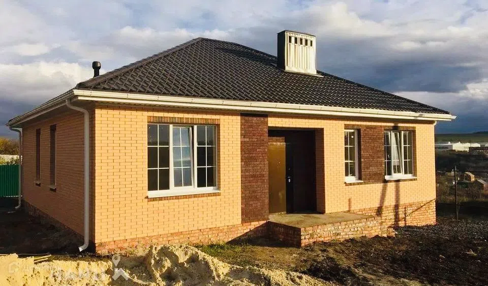 Проект дома Дом 1 из материала Кирпич площадью
104 м²,
3 спальни,
1 этаж