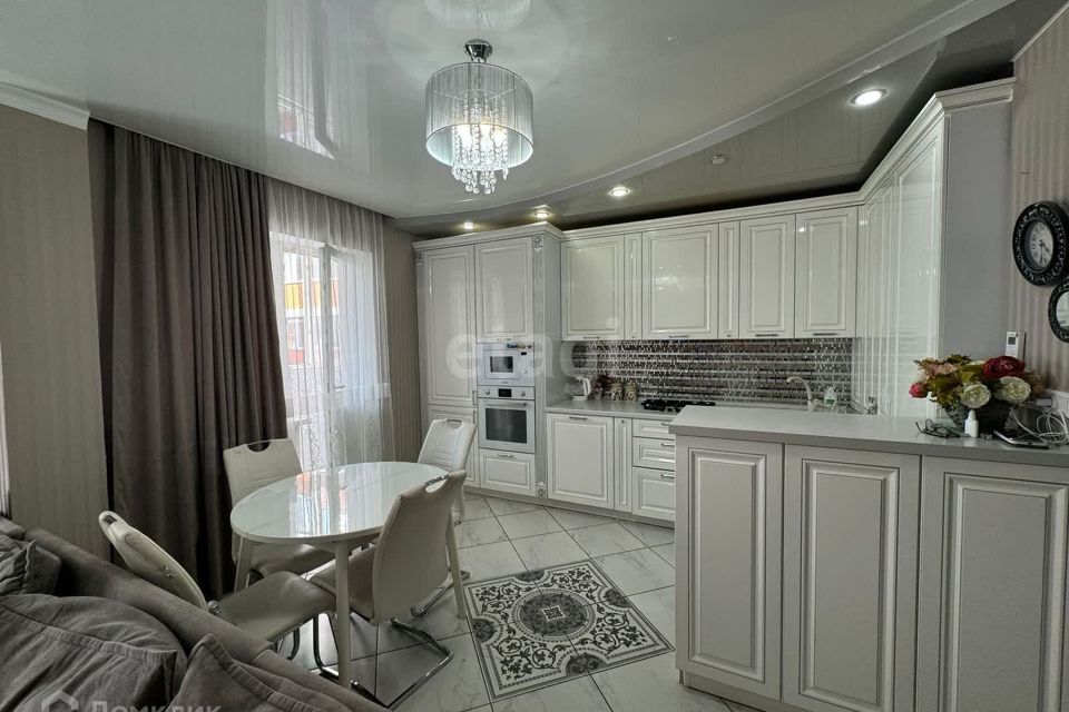 Продаётся 3-комнатная квартира, 110 м²