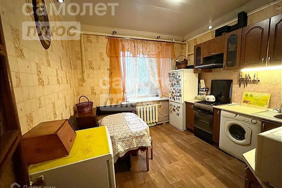 Продаётся 4-комнатная квартира, 90 м²