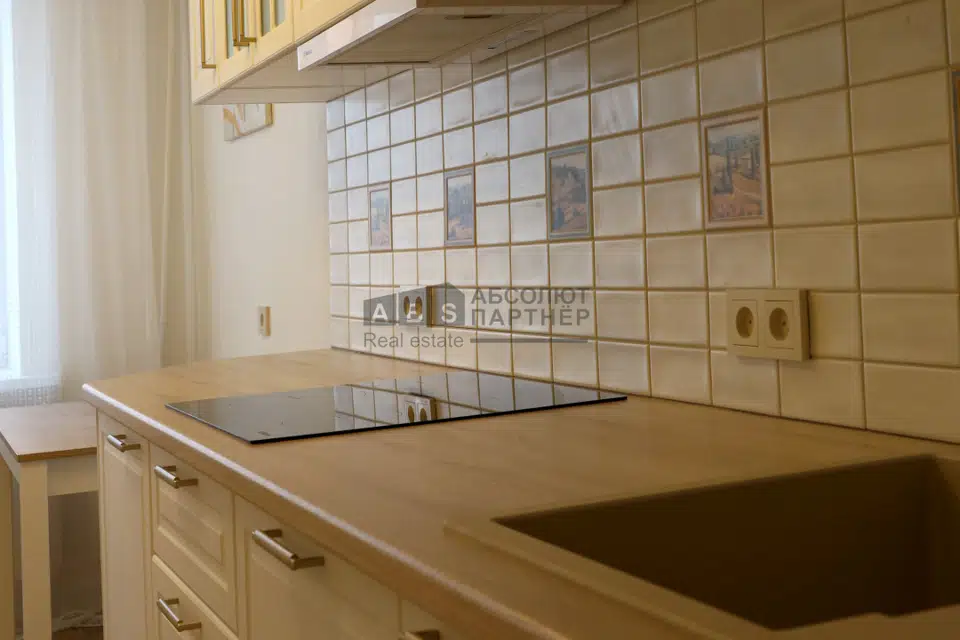 Продаётся 4-комнатная квартира, 70.4 м²