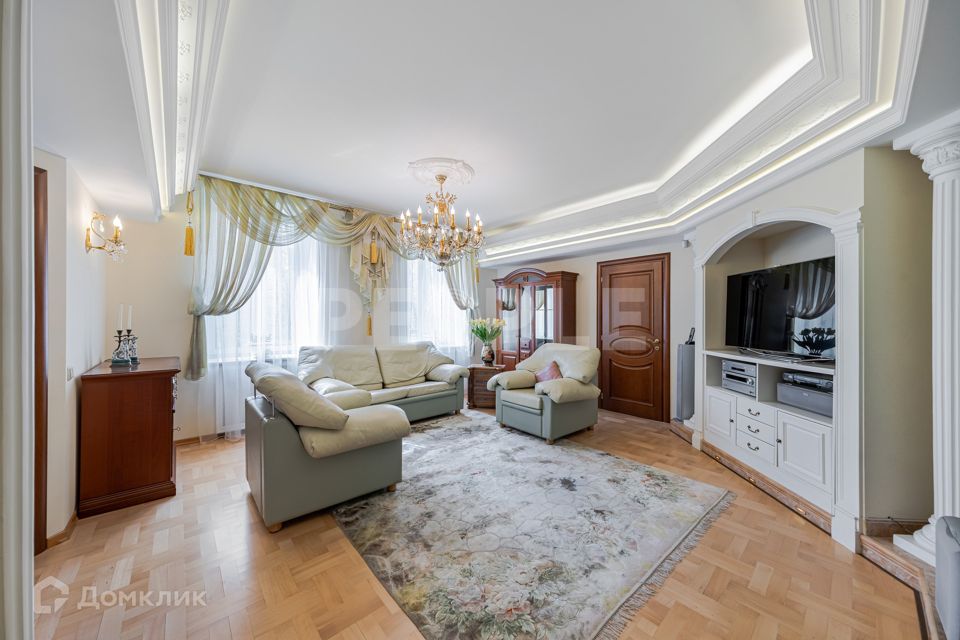 Продаётся 4-комнатная квартира, 117.7 м²