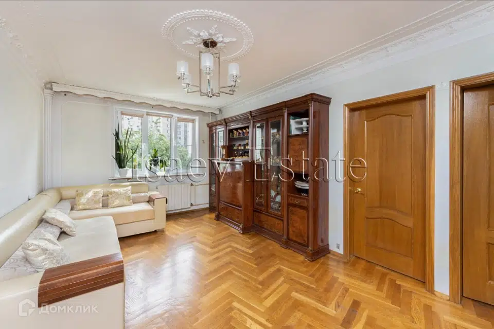 Продаётся 4-комнатная квартира, 110 м²