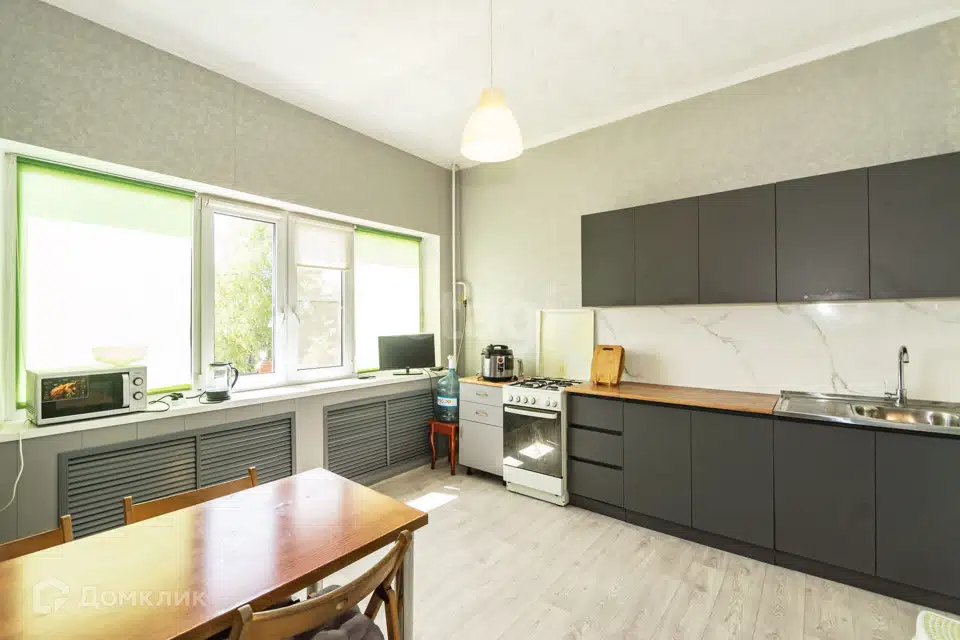 Продаётся 3-этажный дом, 230 м²