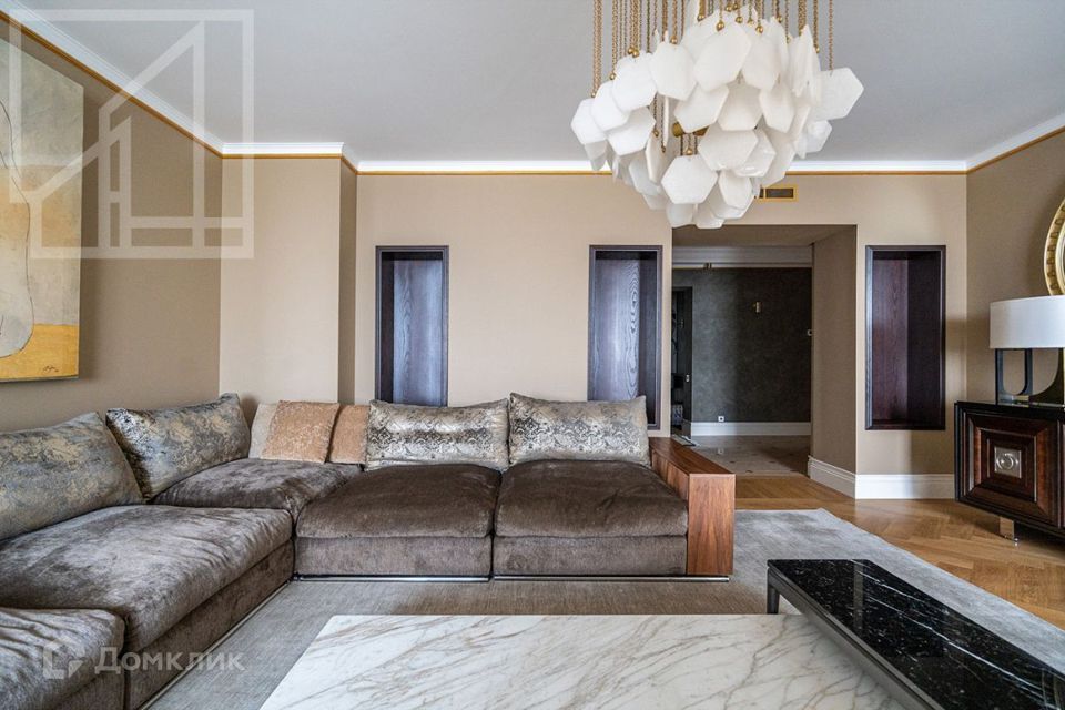 Сдаётся 5-комнатная квартира, 230 м²