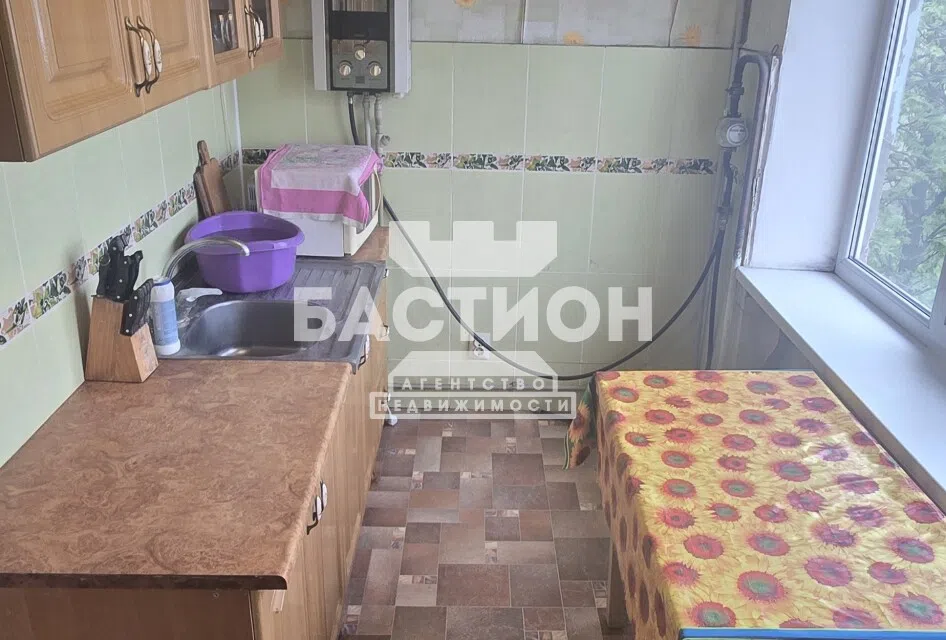 Продаётся 4-комнатная квартира, 65.6 м²