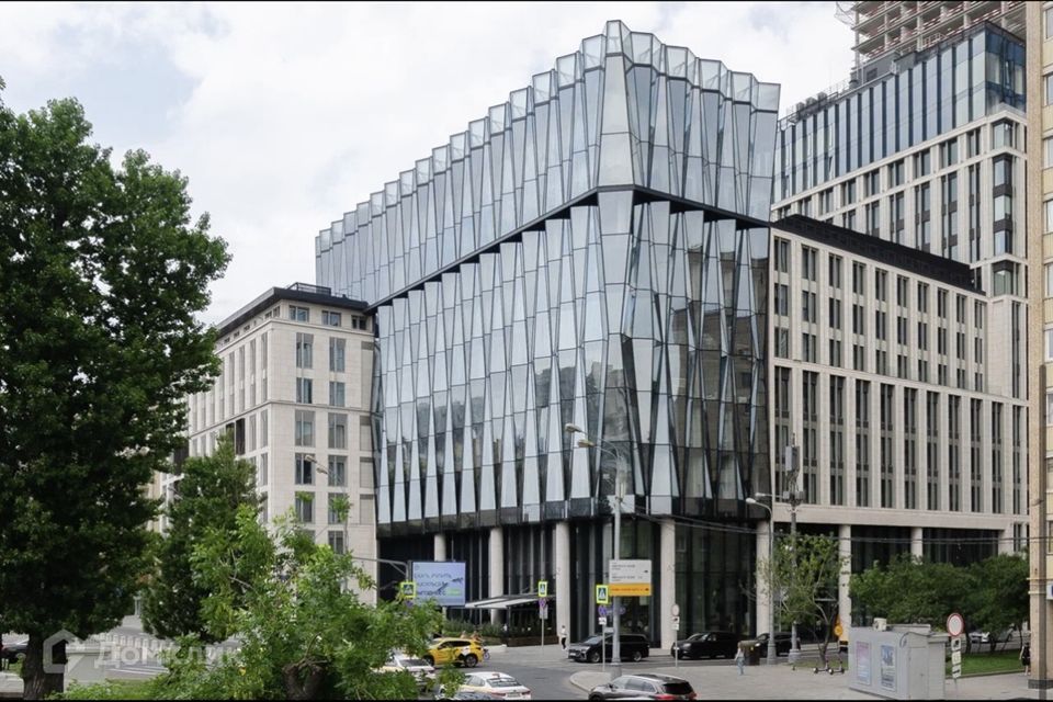 Продаётся 4-комнатная квартира, 170 м²