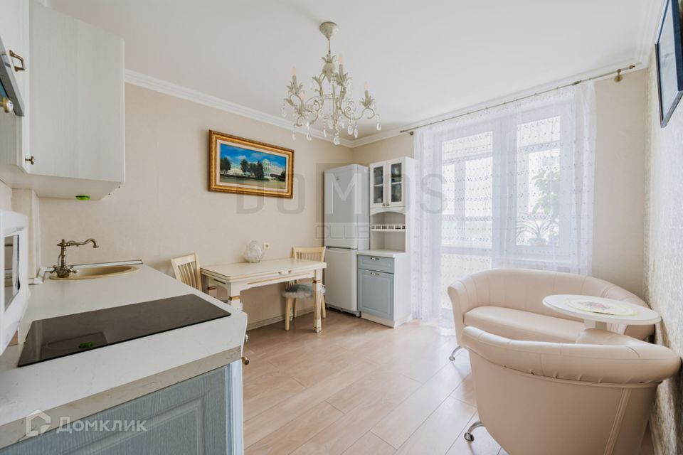 Продаётся 1-комнатная квартира, 42 м²
