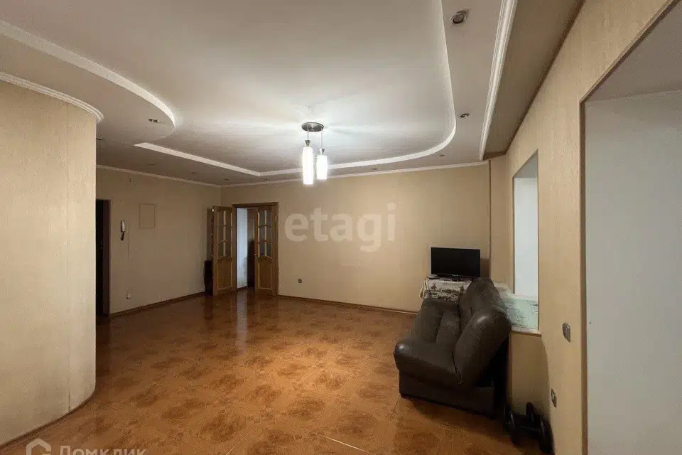 Продаётся 1-комнатная квартира, 76.1 м²