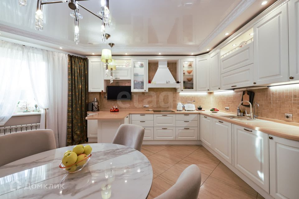 Продаётся 3-комнатная квартира, 116 м²