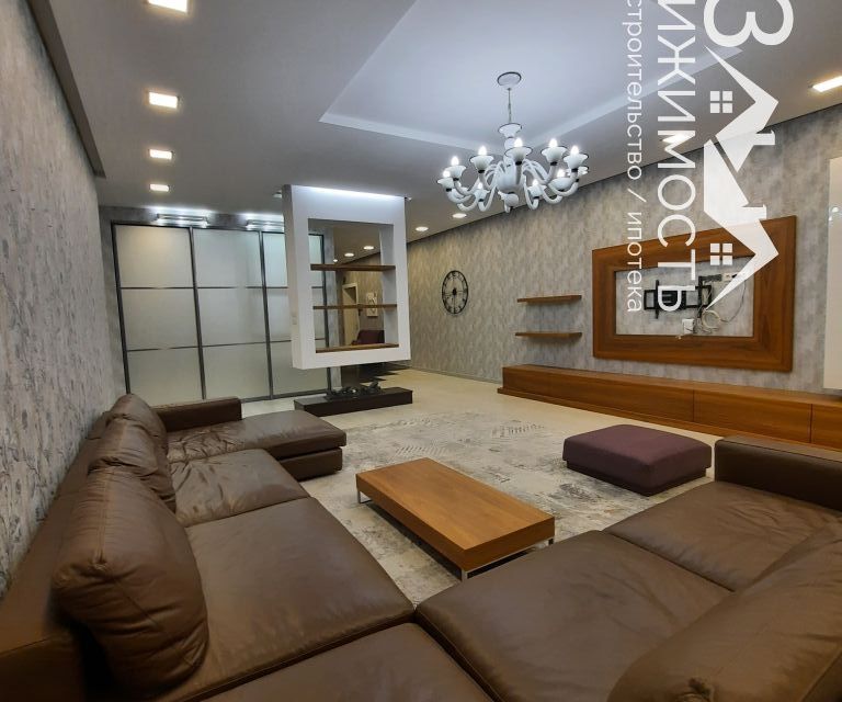 Продаётся 3-комнатная квартира, 140 м²