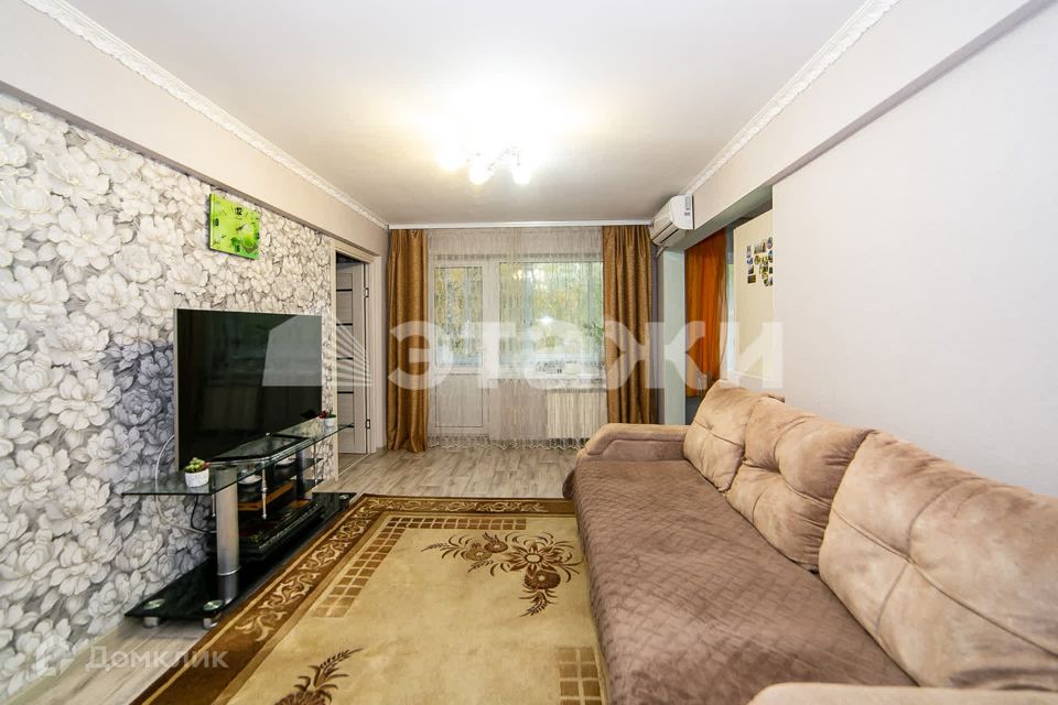 Продаётся 3-комнатная квартира, 49.9 м²
