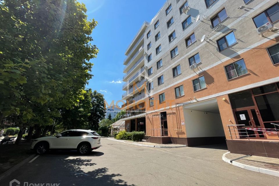 Продаётся 3-комнатная квартира, 200 м²