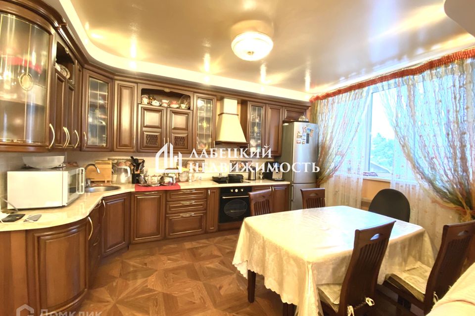 Продаётся 3-комнатная квартира, 100 м²