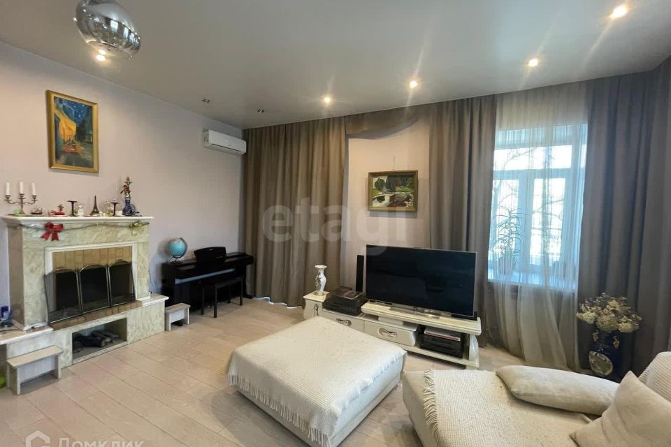 Продаётся 3-комнатная квартира, 108.2 м²