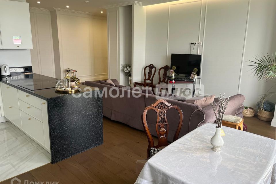 Продаётся 4-комнатная квартира, 130 м²