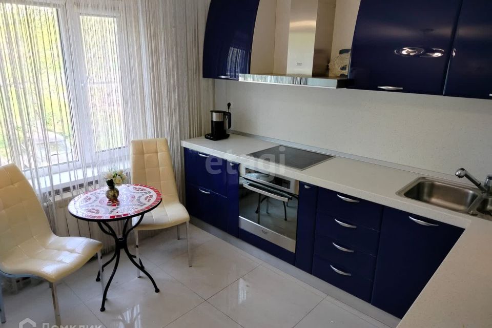 Сдаётся 2-комнатная квартира, 54.4 м²