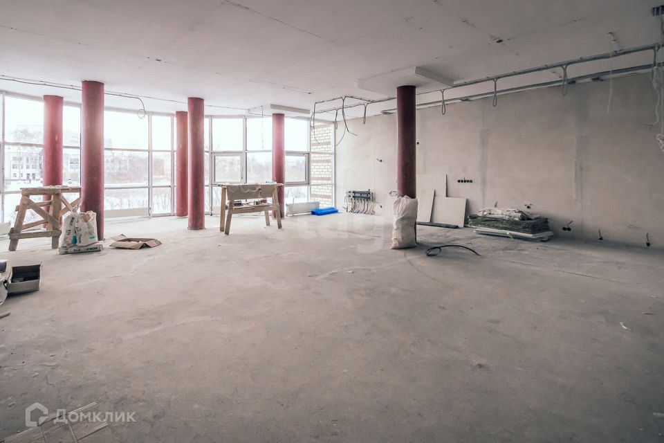 Продаётся 4-комнатная квартира, 220 м²