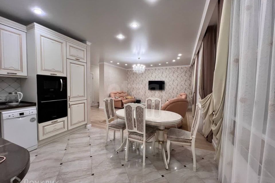 Продаётся 3-комнатная квартира, 107 м²
