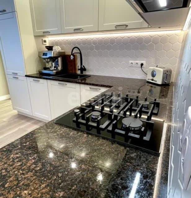 Продаётся 2-комнатная квартира, 72.7 м²