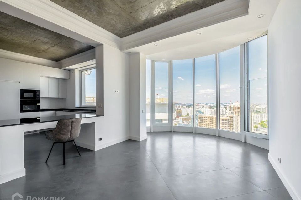 Продаётся 5-комнатная квартира, 190 м²