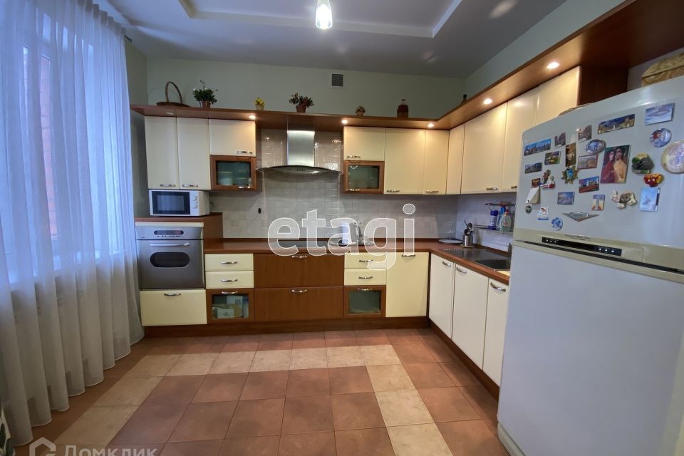 Сдаётся 5-комнатная квартира, 250 м²
