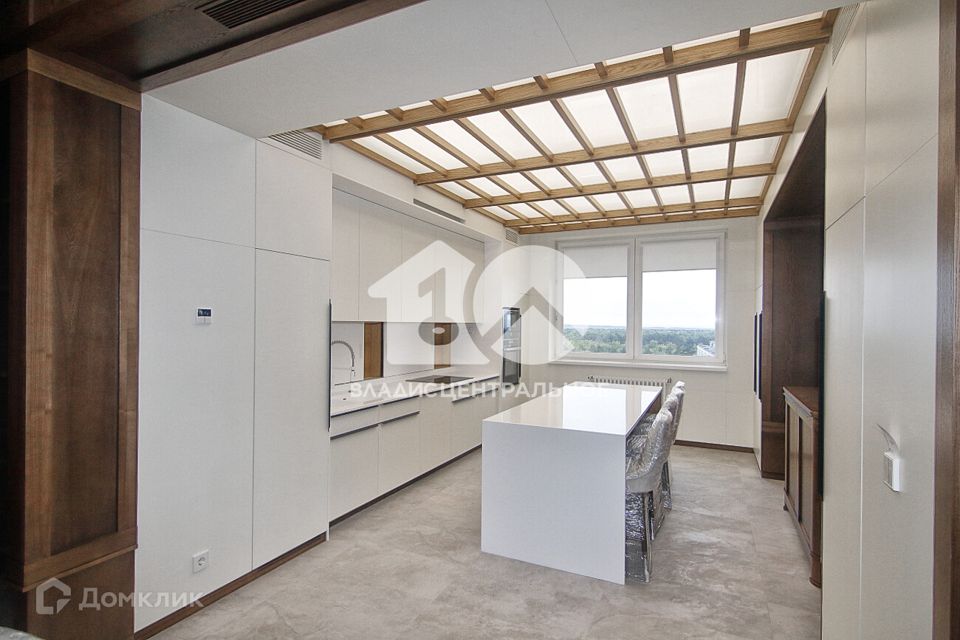 Продаётся 5-комнатная квартира, 266 м²