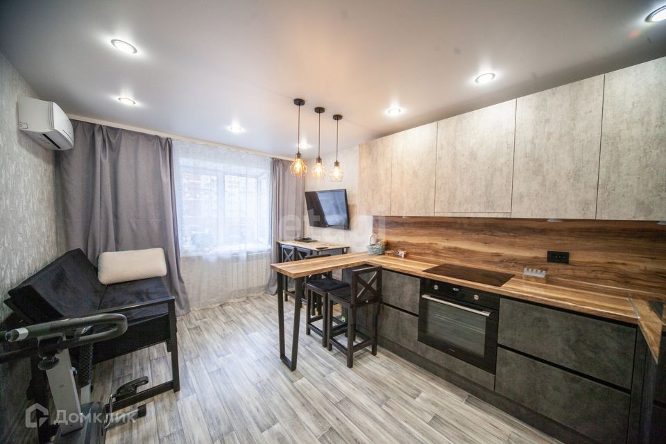 Продаётся 1-комнатная квартира, 42 м²