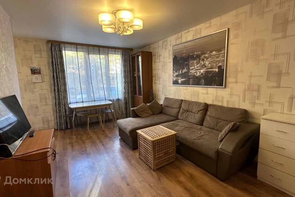 Продаётся 4-комнатная квартира, 49.4 м²