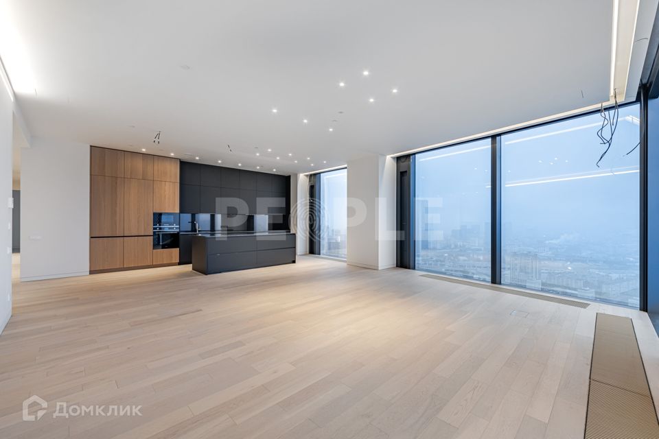 Продаётся 5-комнатная квартира, 207.3 м²