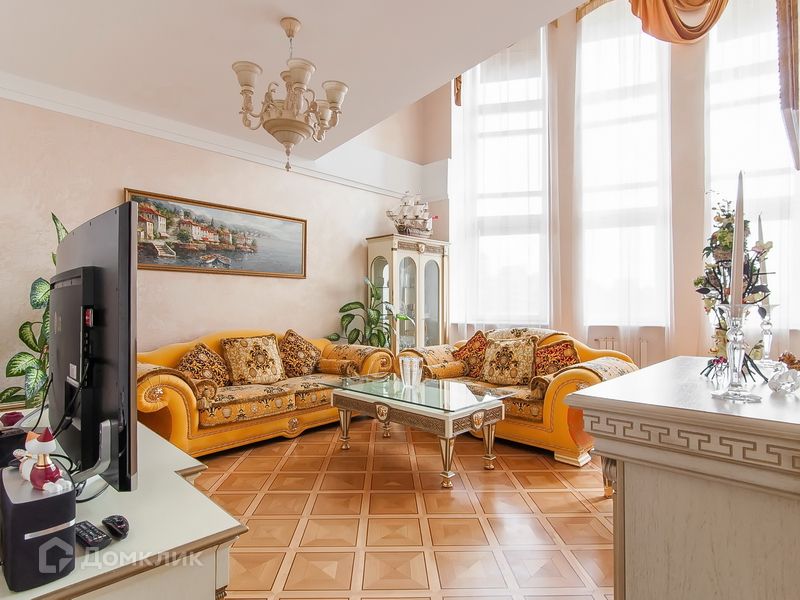 Продаётся 5-комнатная квартира, 273 м²