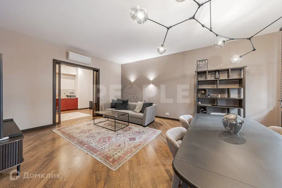 Продаётся 4-комнатная квартира, 166 м²