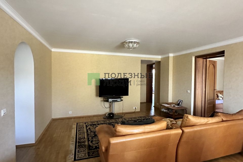 Продаётся 3-комнатная квартира, 150 м²
