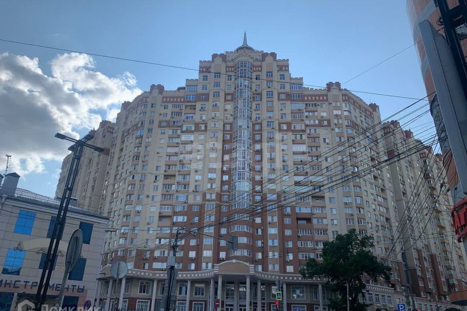 Продаётся 4-комнатная квартира, 152 м²