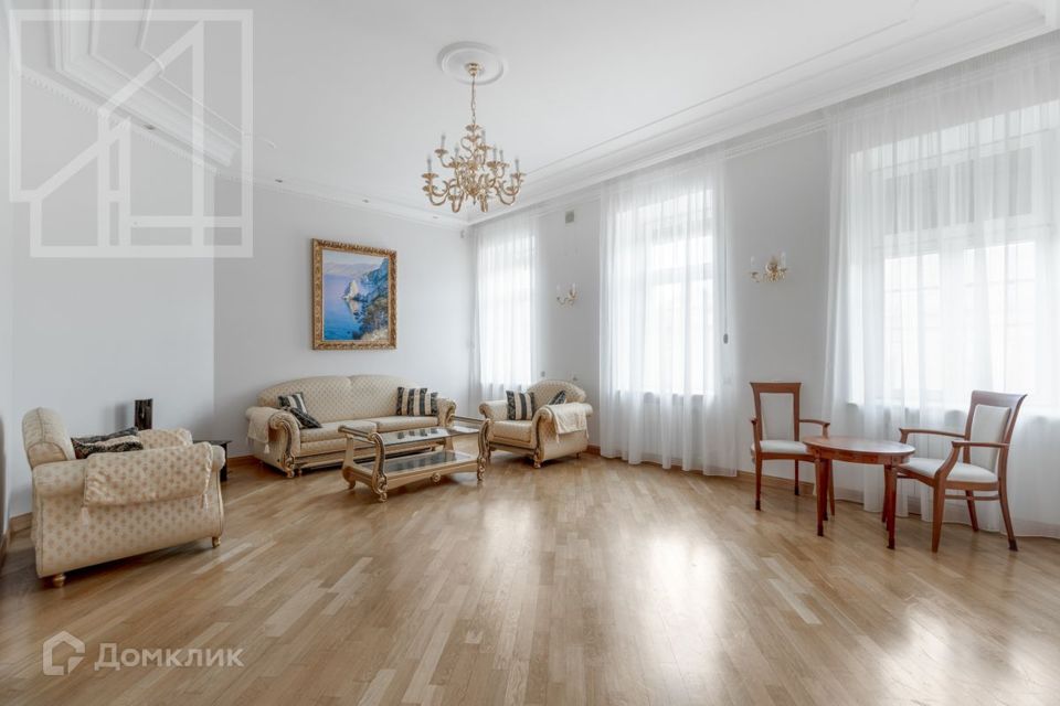 Сдаётся 4-комнатная квартира, 138 м²