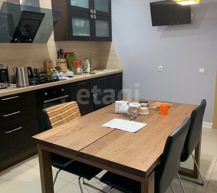 Продаётся 3-комнатная квартира, 92 м²