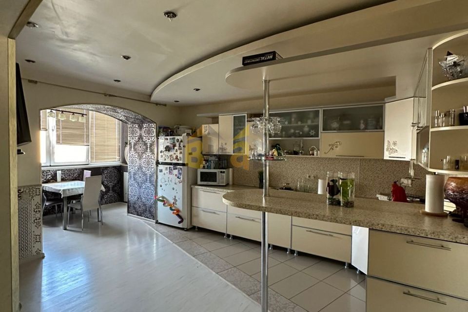 Сдаётся 3-комнатная квартира, 150 м²