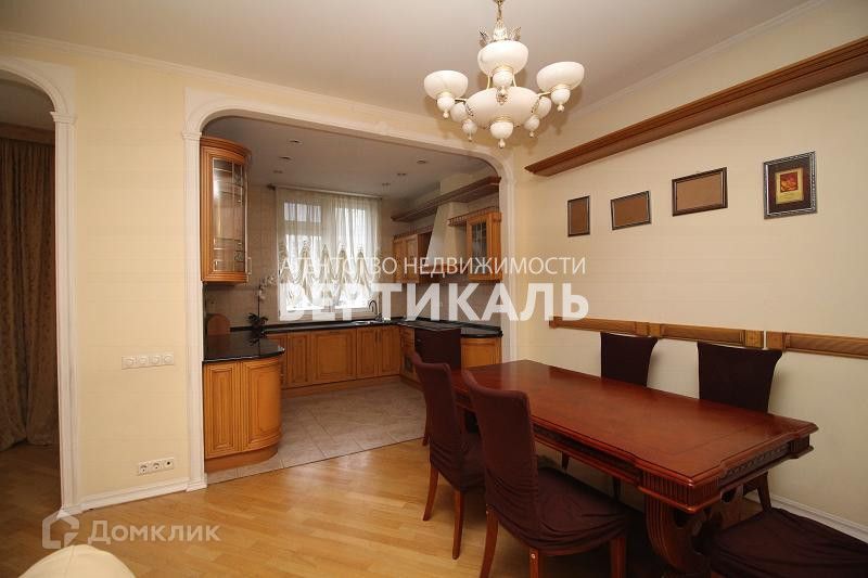 Сдаётся 4-комнатная квартира, 155 м²