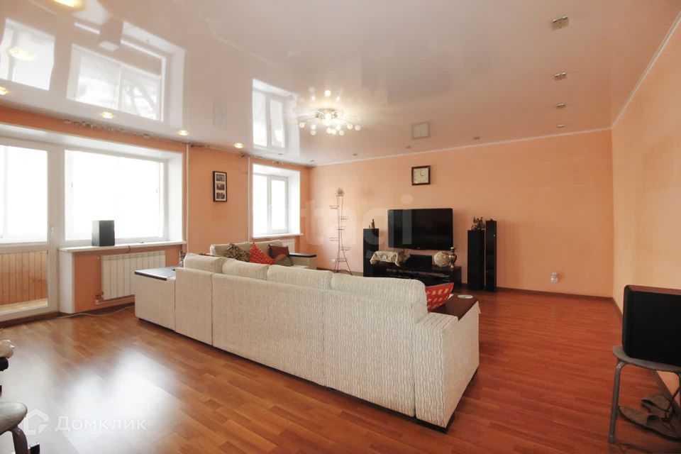 Продаётся 4-комнатная квартира, 102.7 м²
