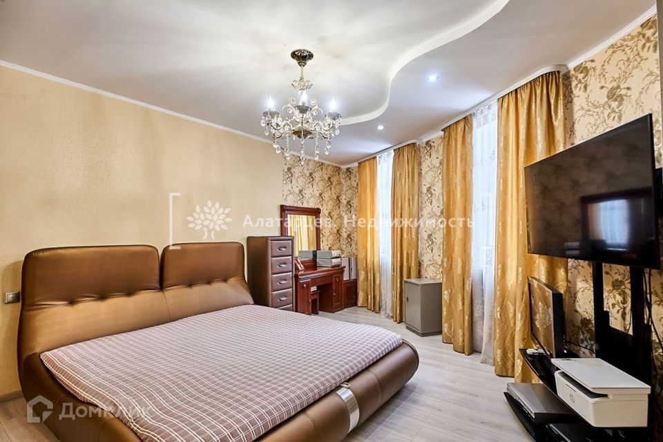 Продаётся 3-комнатная квартира, 101 м²